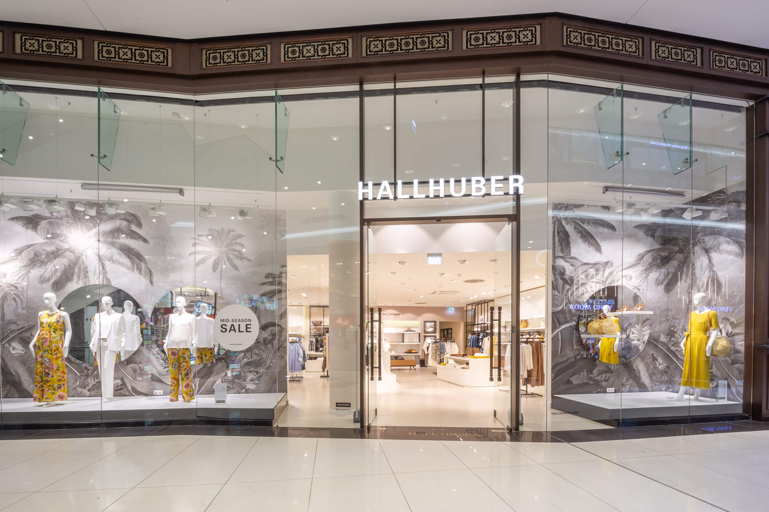 Hallhuber at the Mall of Berlin