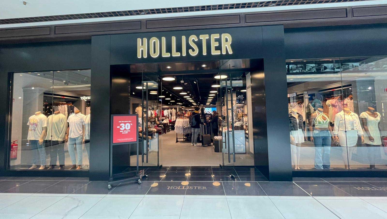 where is hollister located in the mall