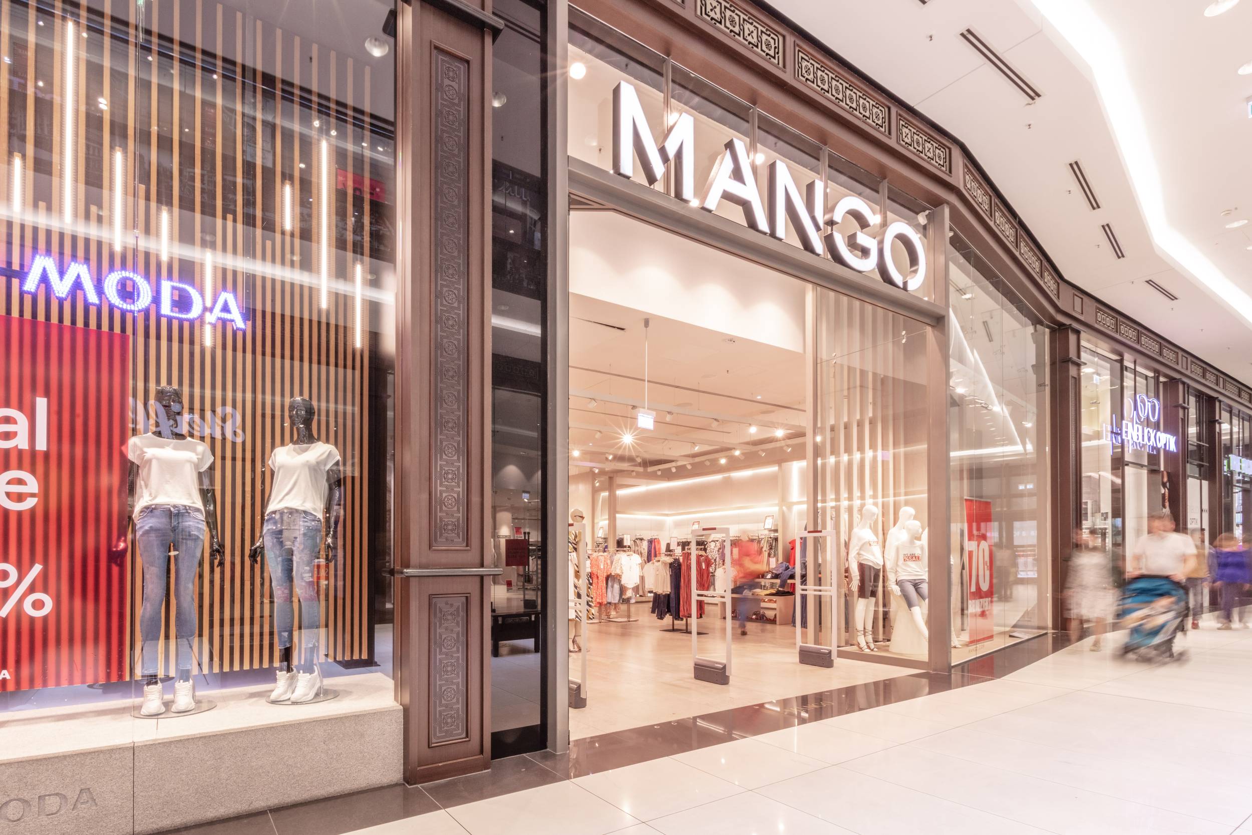 Mango in der Mall of Berlin