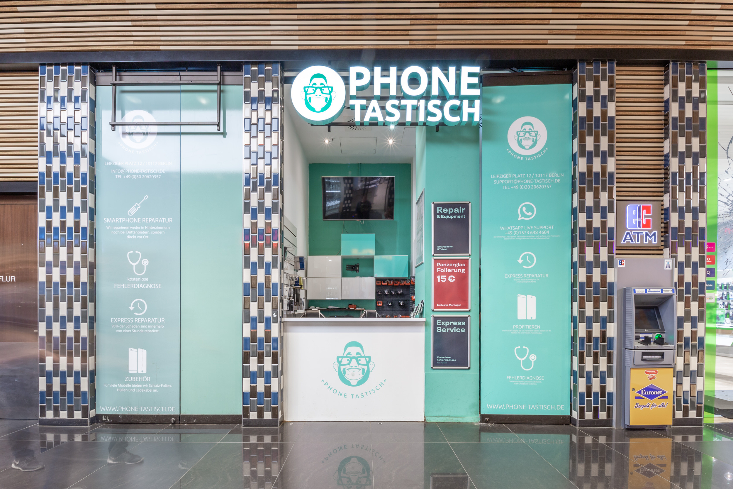 Phone Tastisch at the Mall of Berlin